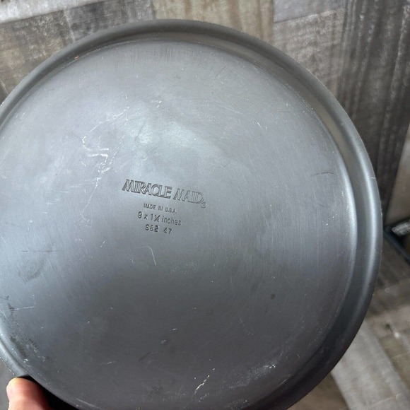 Miracle Maid USA Set of Two 9" Round Layer Cake Baking Pans 9 x 1 1/4 - Picture 6 of 7